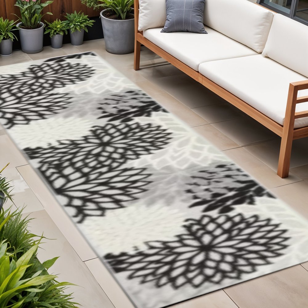 8' Black And White Indoor Outdoor Runner Rug — view 5