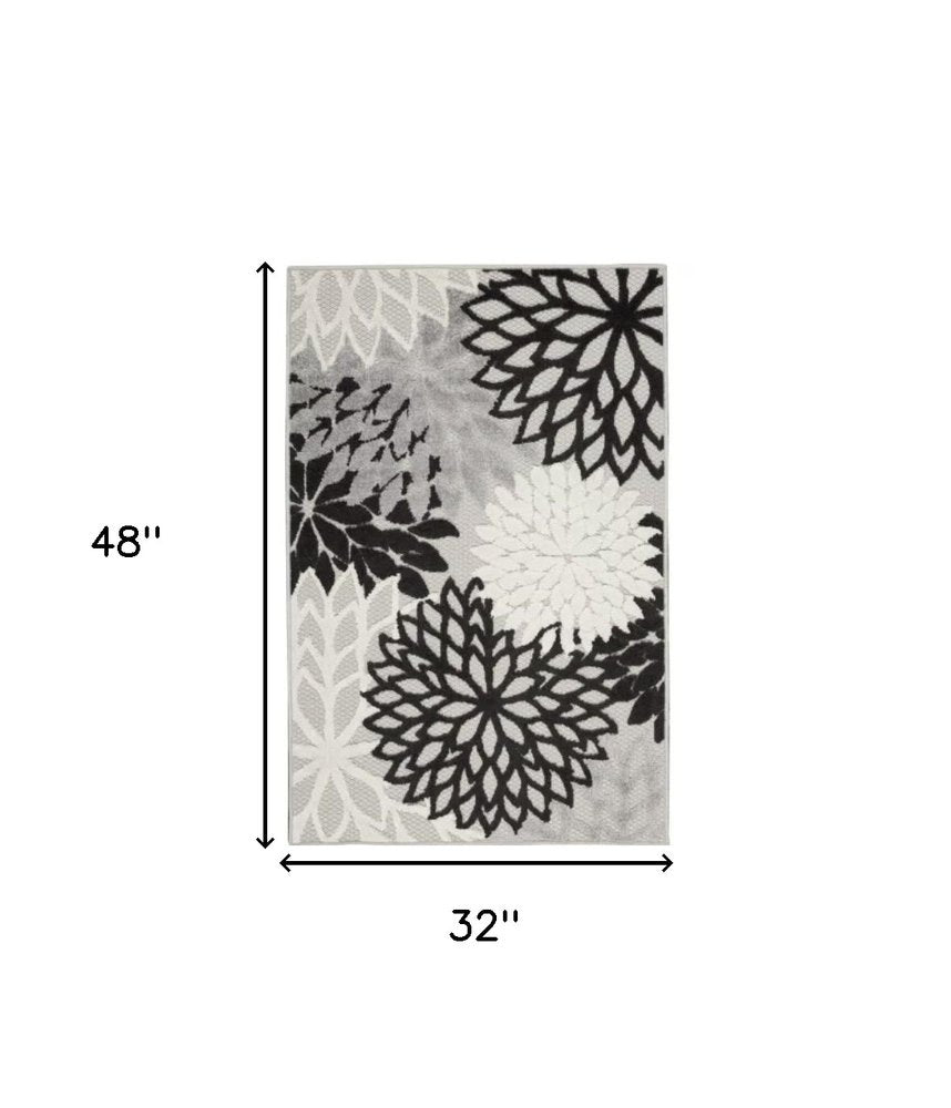 3' X 4' Black And White Indoor Outdoor Area Rug — view 1