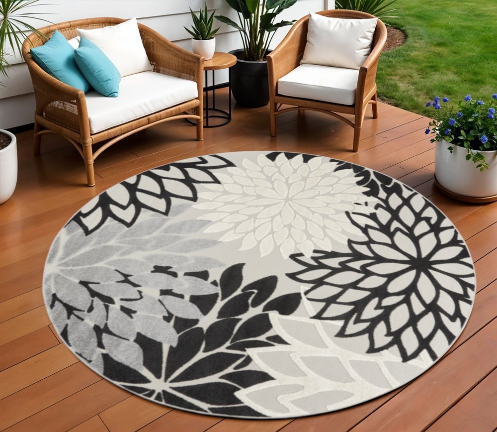 8' X 8' Black And White Indoor Outdoor Area Rug — view 4
