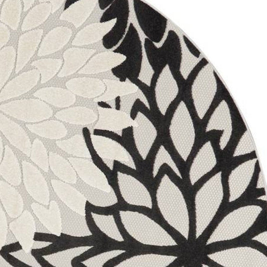 8' X 8' Black And White Indoor Outdoor Area Rug