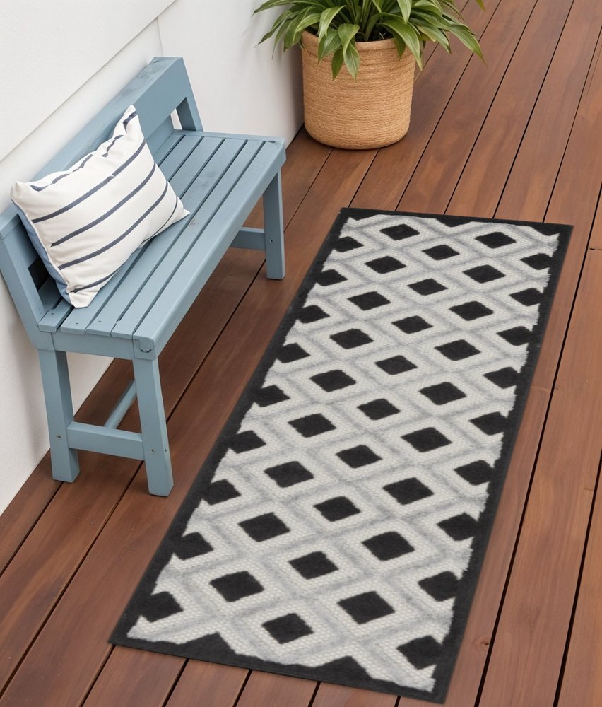 6' Black And White Indoor Outdoor Runner Rug — view 10