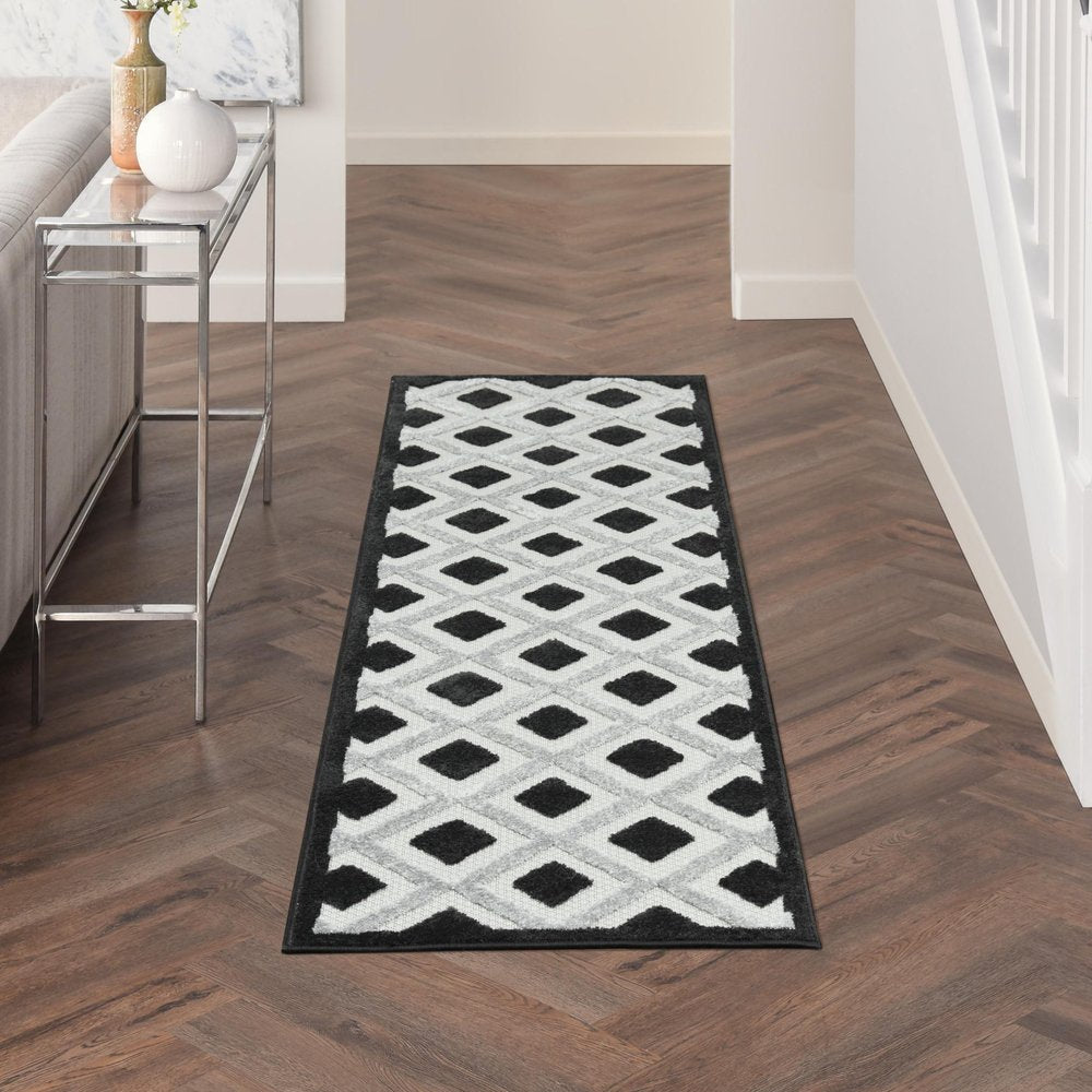 6' Black And White Indoor Outdoor Runner Rug HomeRoots