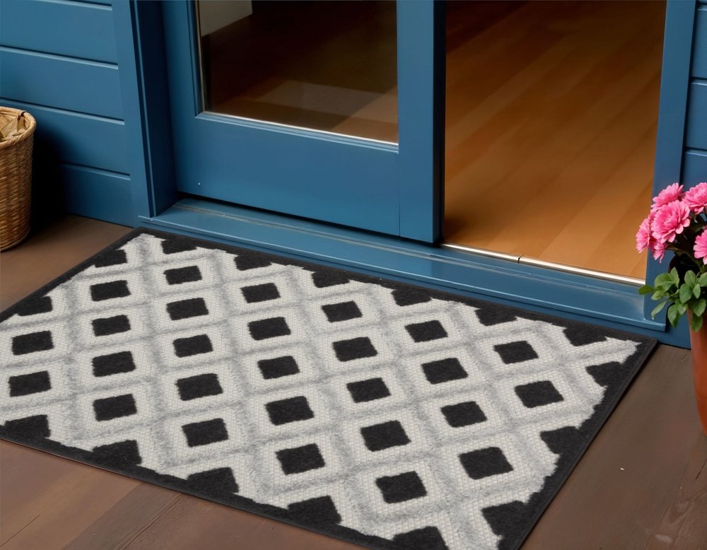 3' X 4' Black And White Indoor Outdoor Area Rug — view 3