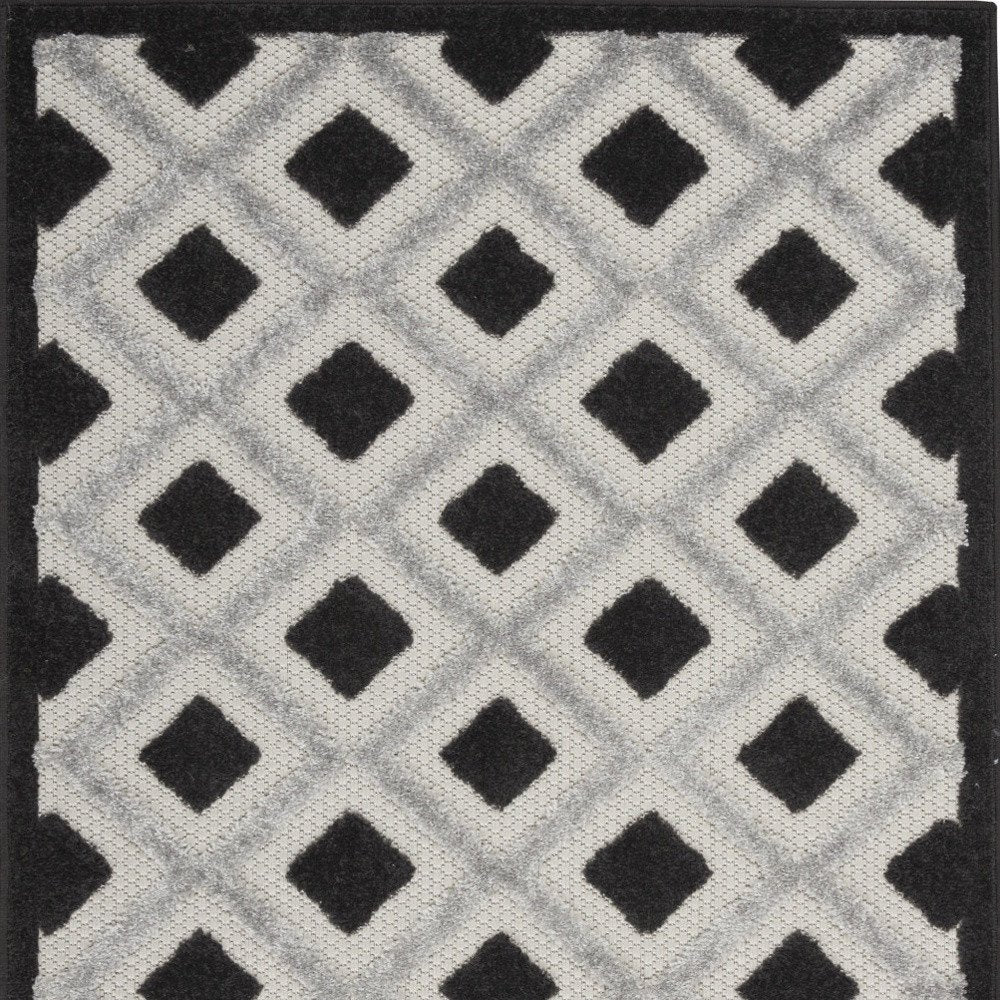 3' X 4' Black And White Indoor Outdoor Area Rug — view 1