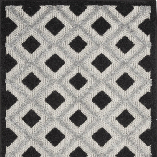 3' X 4' Black And White Indoor Outdoor Area Rug