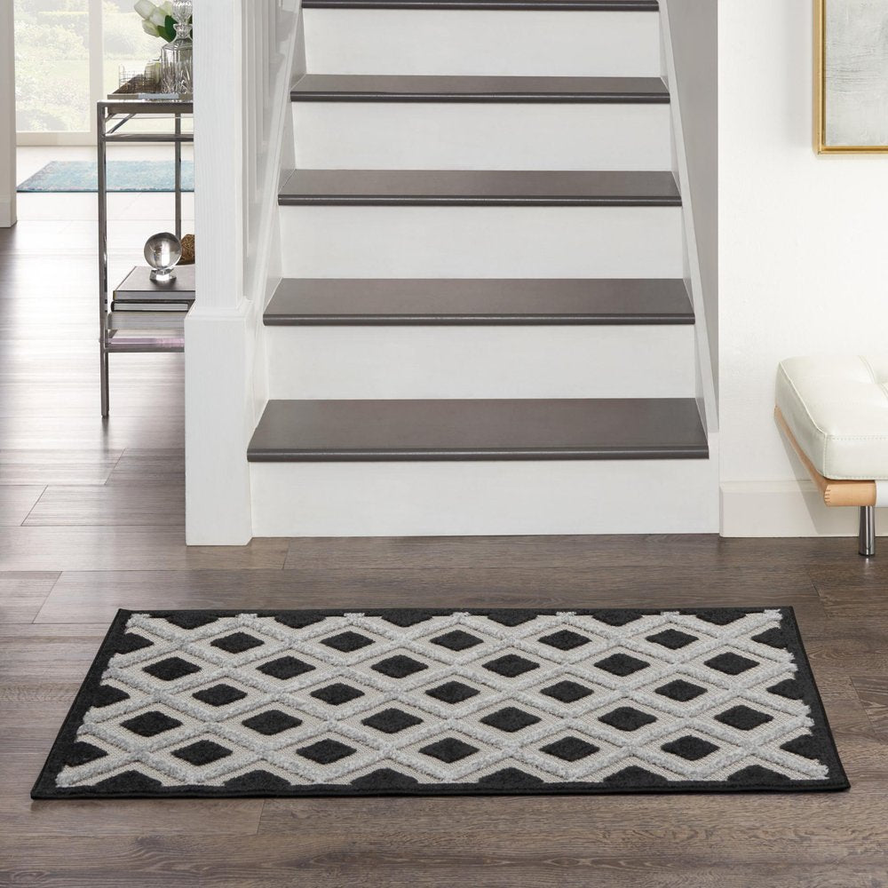 3' X 4' Black And White Indoor Outdoor Area Rug — view 7