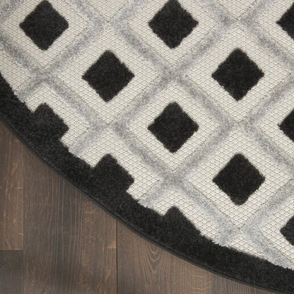 8' X 8' Black And White Round Indoor Outdoor Area Rug HomeRoots
