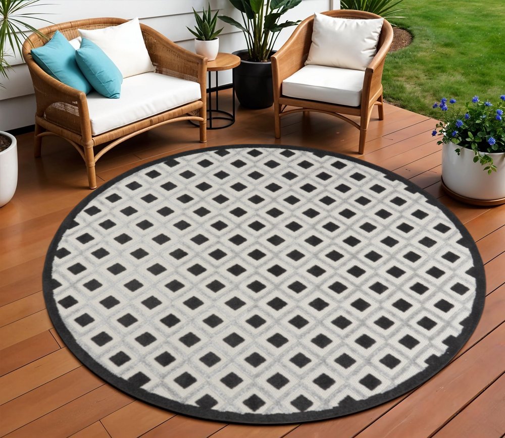 8' X 8' Black And White Round Indoor Outdoor Area Rug HomeRoots