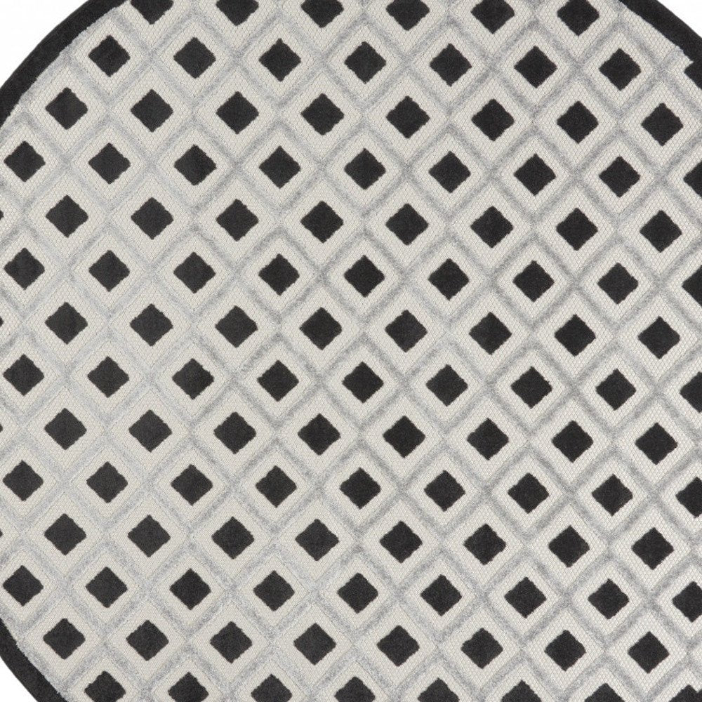 8' X 8' Black And White Round Indoor Outdoor Area Rug HomeRoots