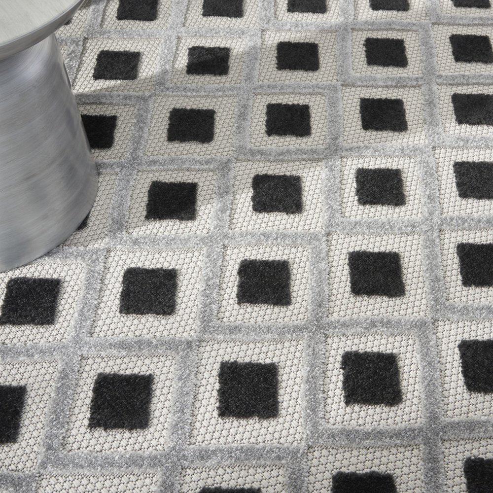 8' X 8' Black And White Round Indoor Outdoor Area Rug HomeRoots