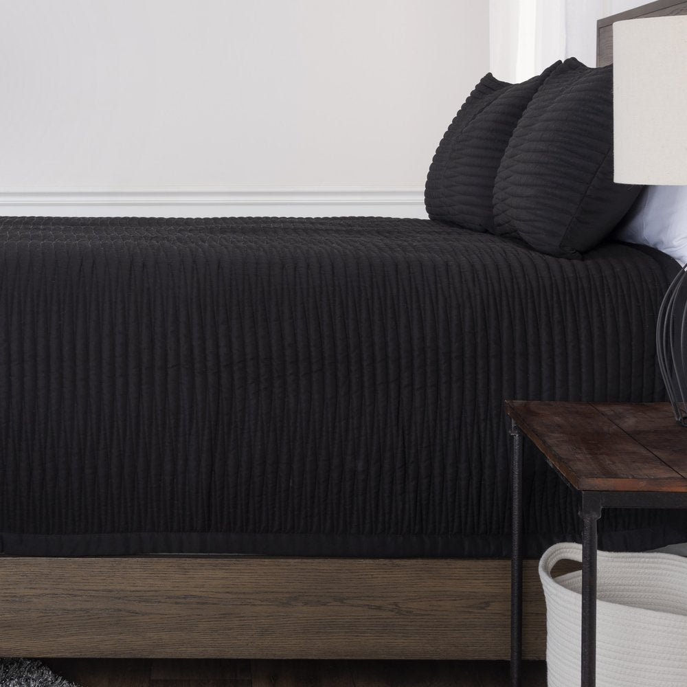 Black Geometric Queen Quilt HomeRoots