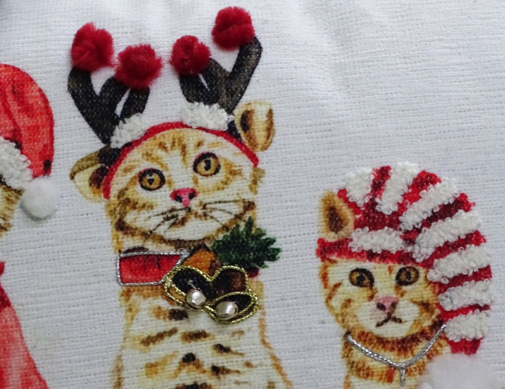 14" X 20" White And Red Cat Zippered Cotton Blend Christmas Throw Pillow — view 4