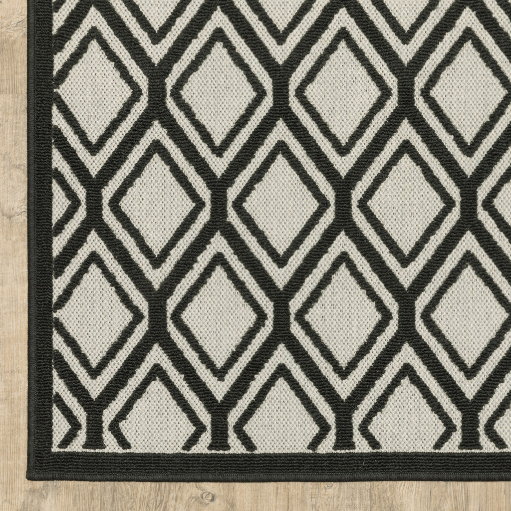 8' X 10' Beige and Black Geometric Stain Resistant Indoor Outdoor Area Rug - 0" (L) x 120" (W) x 94" (H)