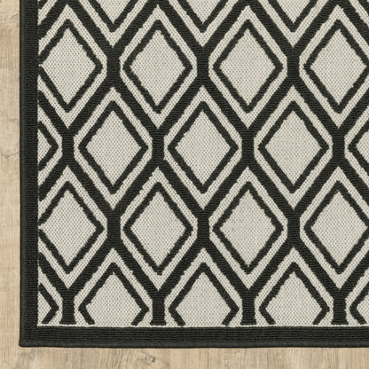 8' X 10' Beige and Black Geometric Stain Resistant Indoor Outdoor Area Rug - 0" (L) x 120" (W) x 94" (H)