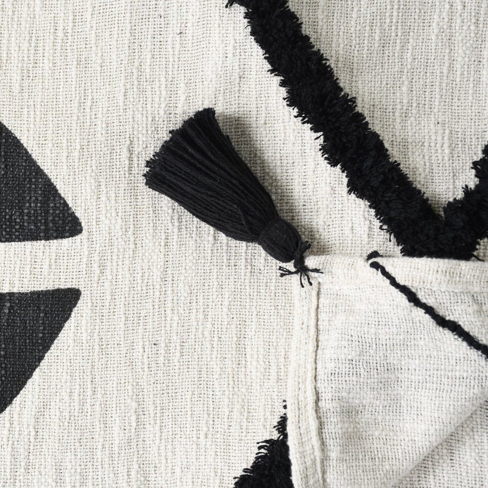 50" X 60" Black and White Woven Cotton Geometric Throw Blanket with Tassels HomeRoots