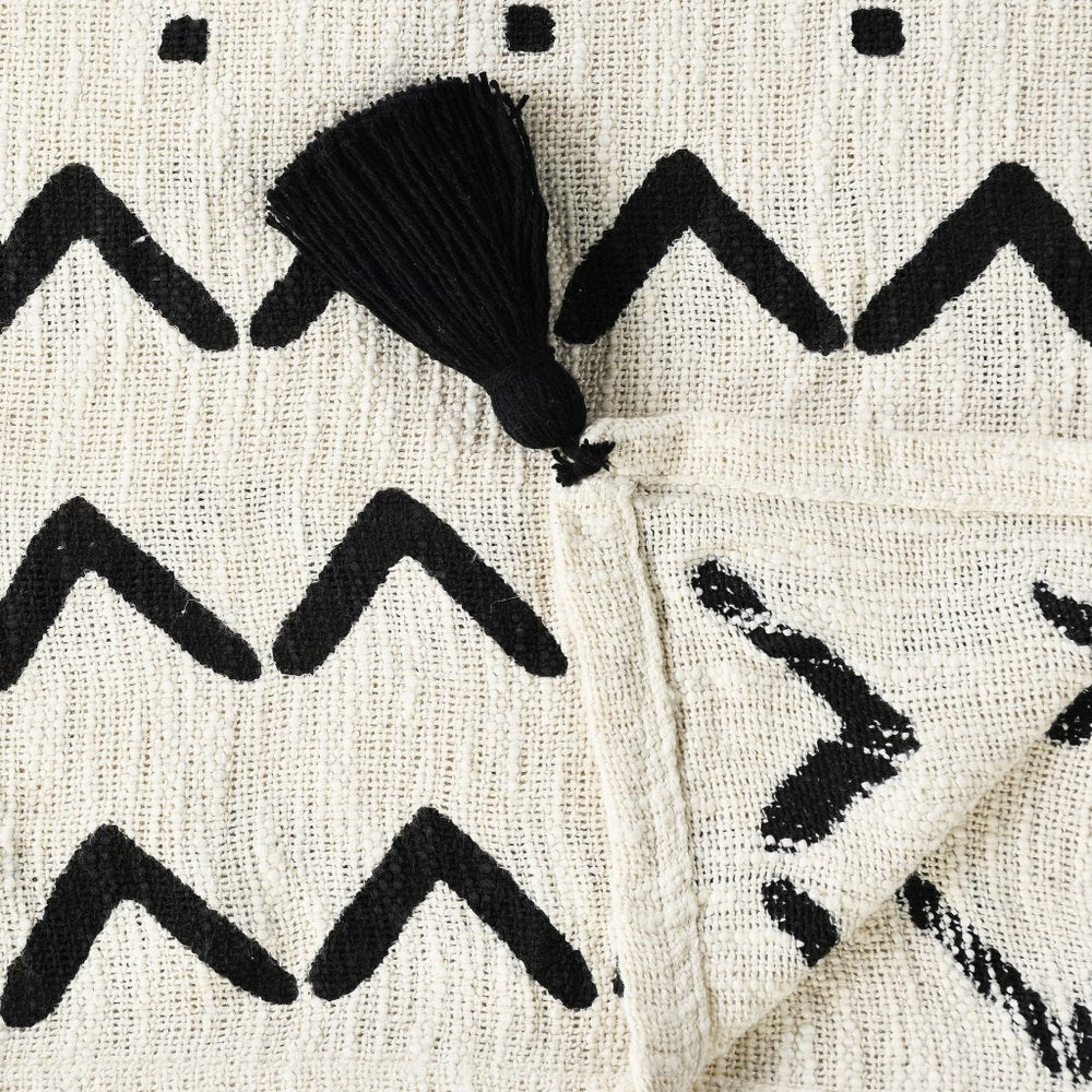 50" X 60" Black and White Woven Cotton Chevron Throw Blanket with Tassels HomeRoots