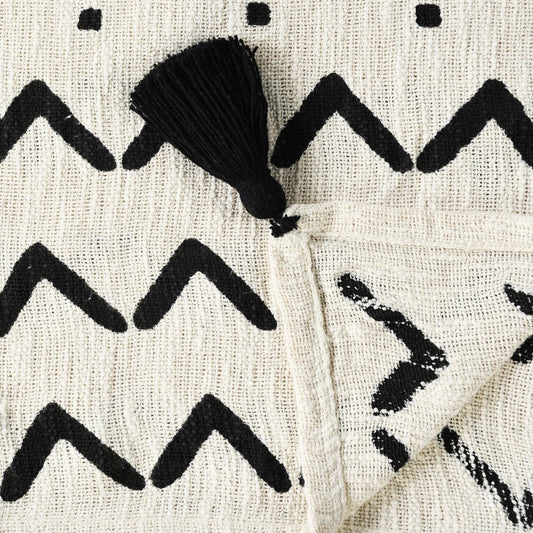50" X 60" Black and White Woven Cotton Chevron Throw Blanket with Tassels HomeRoots