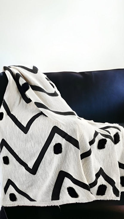 50" X 60" Black and White Woven Cotton Chevron Throw Blanket with Tassels HomeRoots