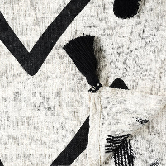 50" X 60" Black and White Woven Cotton Chevron Throw Blanket with Tassels HomeRoots
