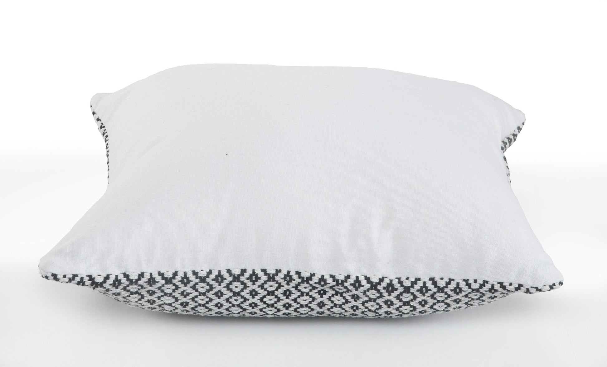 18" X 18" Black And White 100% Cotton Geometric Zippered Pillow FurniFindUSA