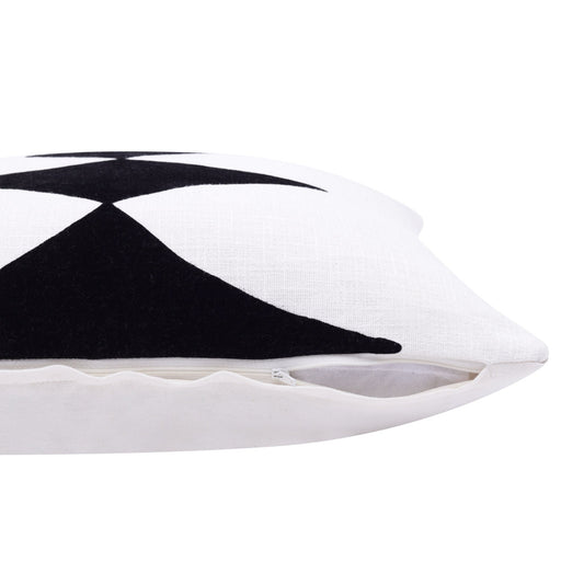 20" X 20" Black And White 100% Cotton Diamond Zippered Pillow FurniFindUSA