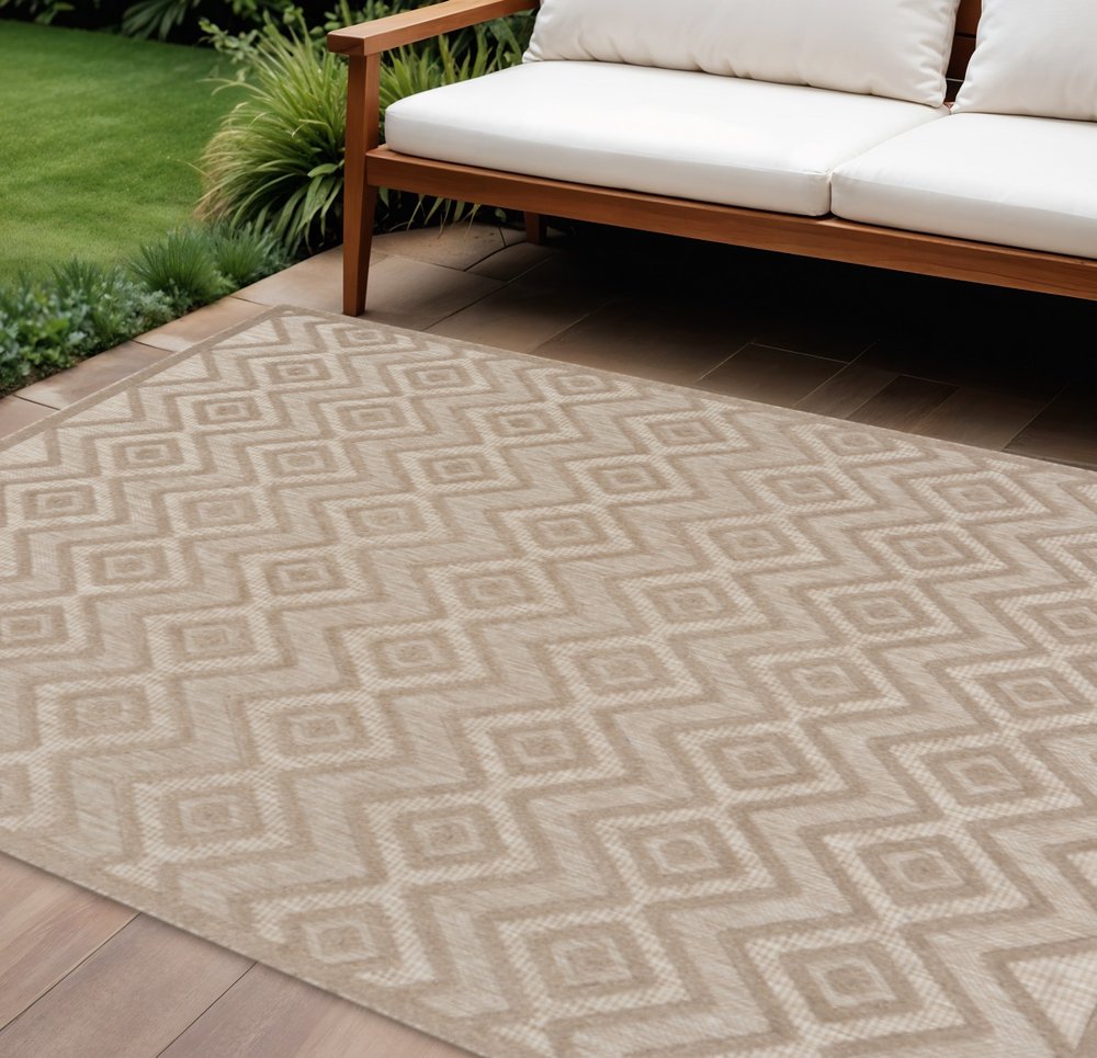 8' X 10' Beige Indoor Outdoor Area Rug — view 1