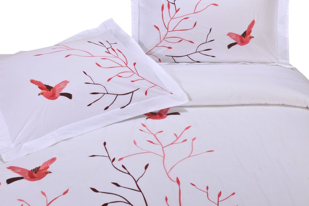 White And Red Queen Cotton Washable Duvet Cover Set With Two Shams — view 2