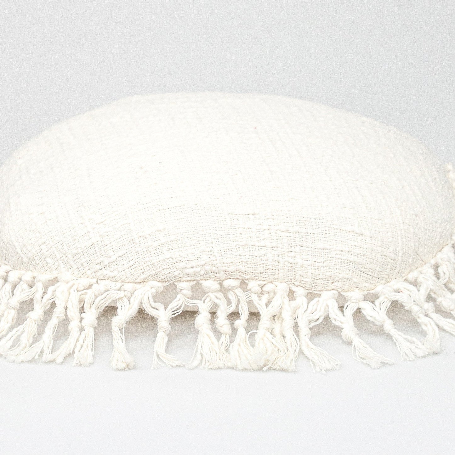 18" X 18" White Round Cotton Throw Pillow With Fringe FurniFindUSA