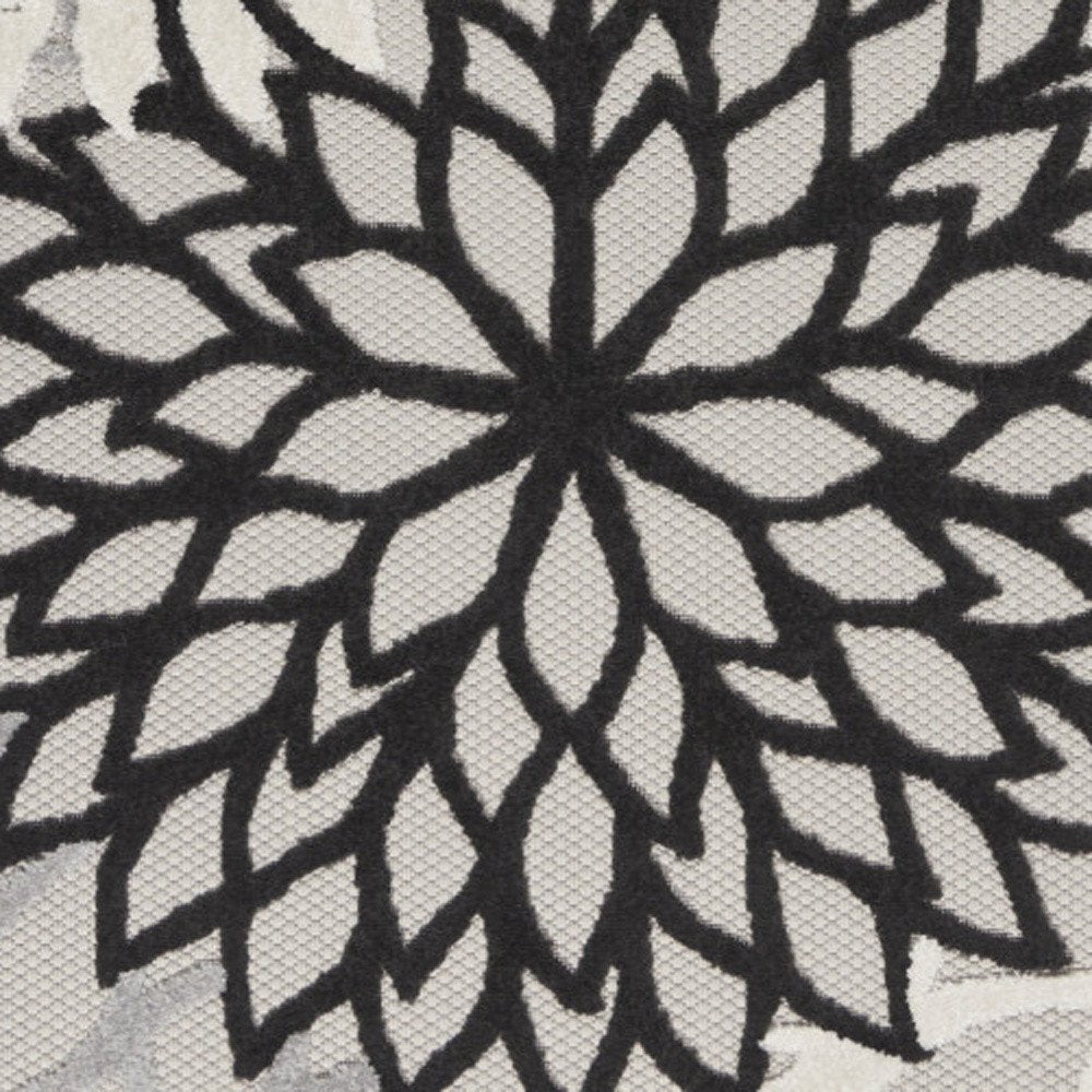 4' X 6' Black And White Floral Indoor Outdoor Area Rug — view 2