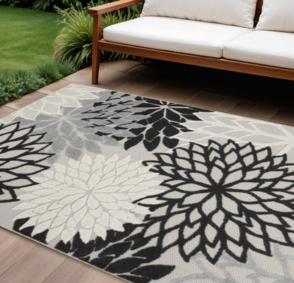 6' X 9' Black And White Floral Indoor Outdoor Area Rug HomeRoots