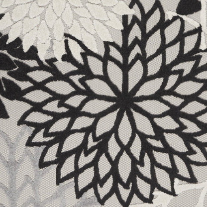 6' X 9' Black And White Floral Indoor Outdoor Area Rug