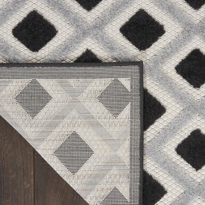 8' X 11' Black And White Geometric Indoor Outdoor Area Rug HomeRoots