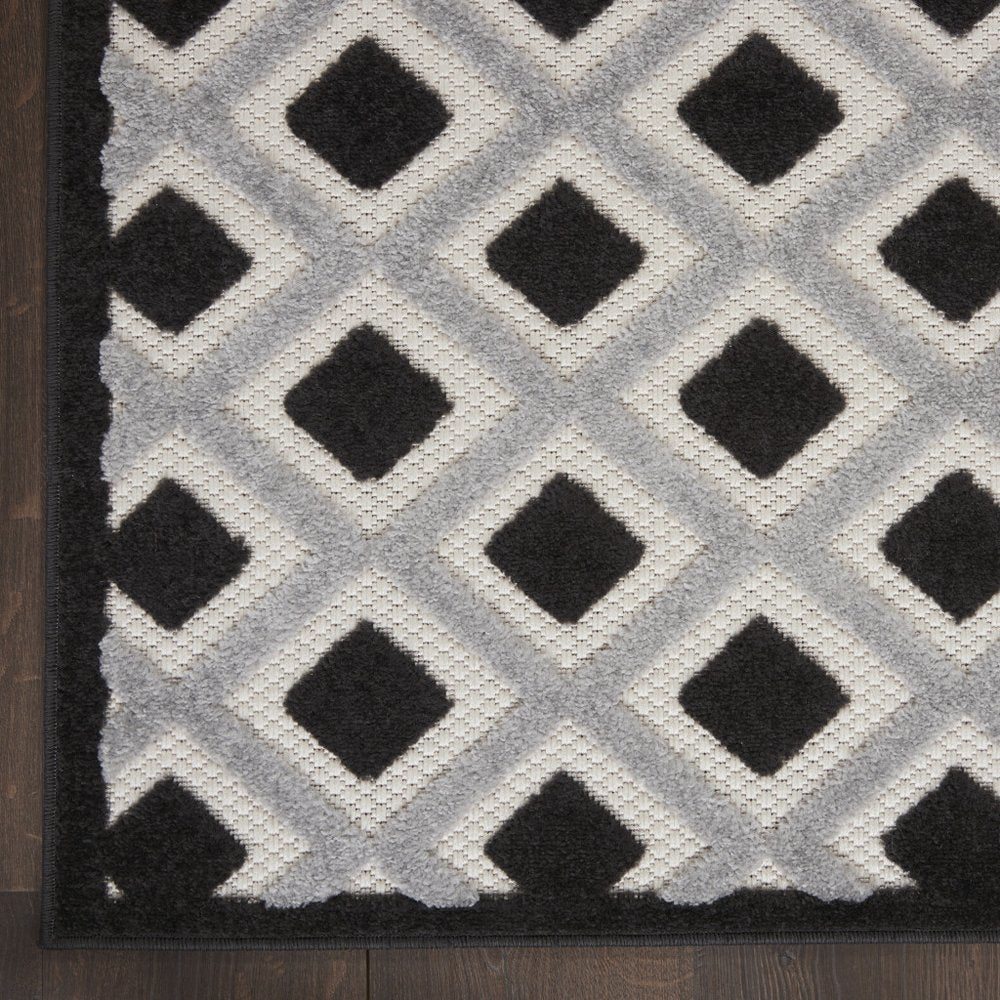 8' X 11' Black And White Geometric Indoor Outdoor Area Rug HomeRoots