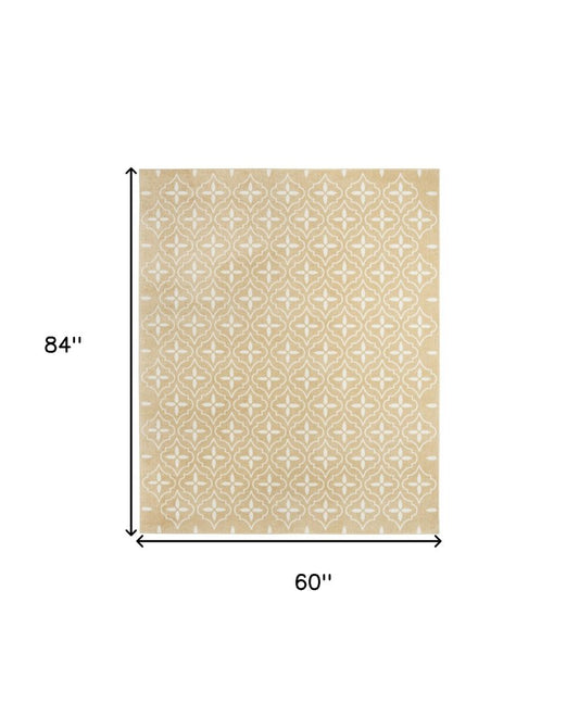 5' X 7' Beige And Ivory Geometric Indoor Outdoor Area Rug