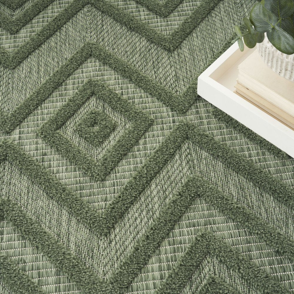 8' Green Round Geometric Indoor Outdoor Area Rug HomeRoots