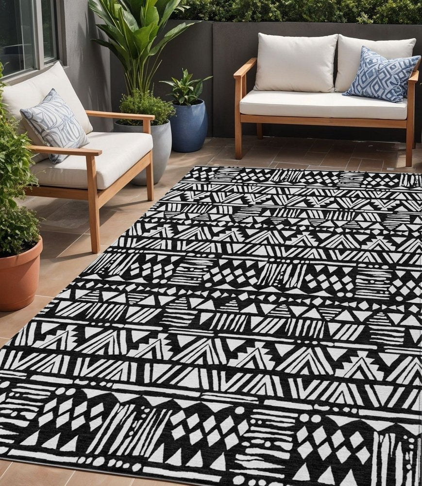 5' X 8' Black And Ivory Southwestern Washable Indoor Outdoor Area Rug — view 8