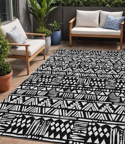 5' X 8' Black And Ivory Southwestern Washable Indoor Outdoor Area Rug HomeRoots