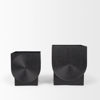 Set of Two Black Metal 20 Ounce Pot Planters