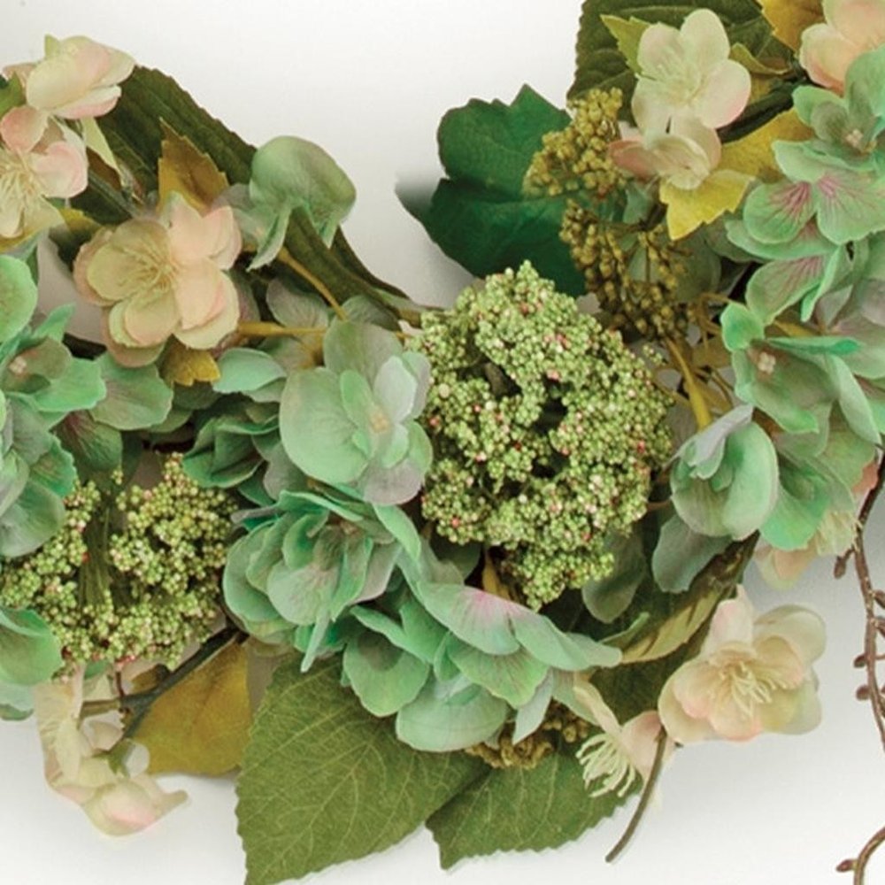 32" Green Daisy Artificial Wreath HomeRoots