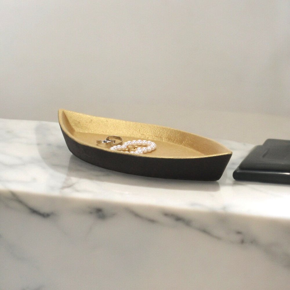 10" Black And Gold Cast Iron Oval Boat Shaped Tray HomeRoots