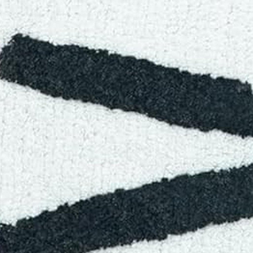 32" Black And White Cotton Cat Shaped Youthful Bath Rug HomeRoots