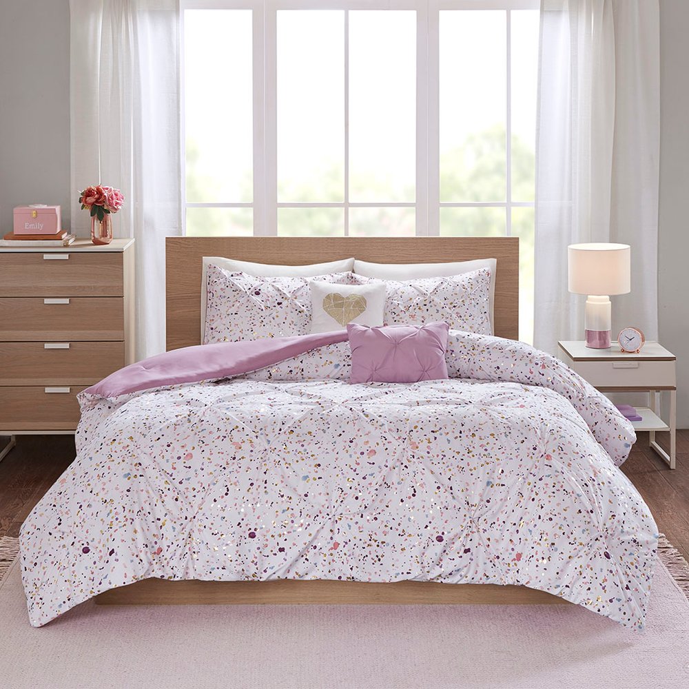 Set of Four Plum And White Abstract Ring Stitch Polyester Sham And Comforter HomeRoots