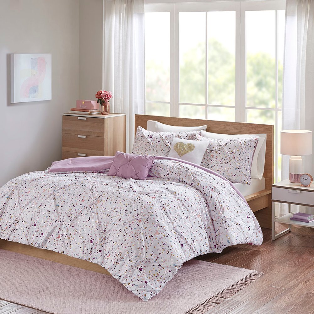 Set of Four Plum And White Abstract Ring Stitch Polyester Sham And Comforter HomeRoots