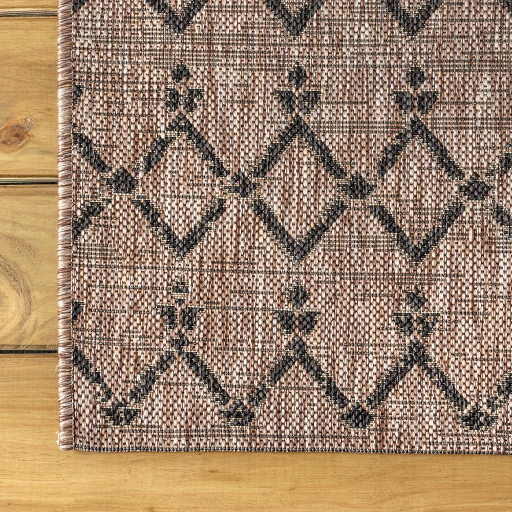 8' Natural And Black Round Trellis Indoor Outdoor Area Rug