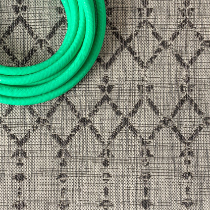 6' Light Gray And Black Round Trellis Indoor Outdoor Area Rug