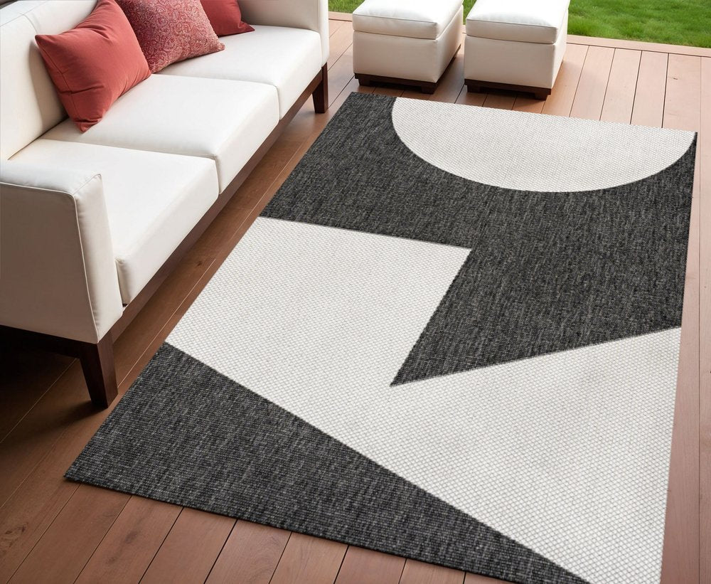 4' X 6' Black And Cream Geometric Indoor Outdoor Area Rug — view 5