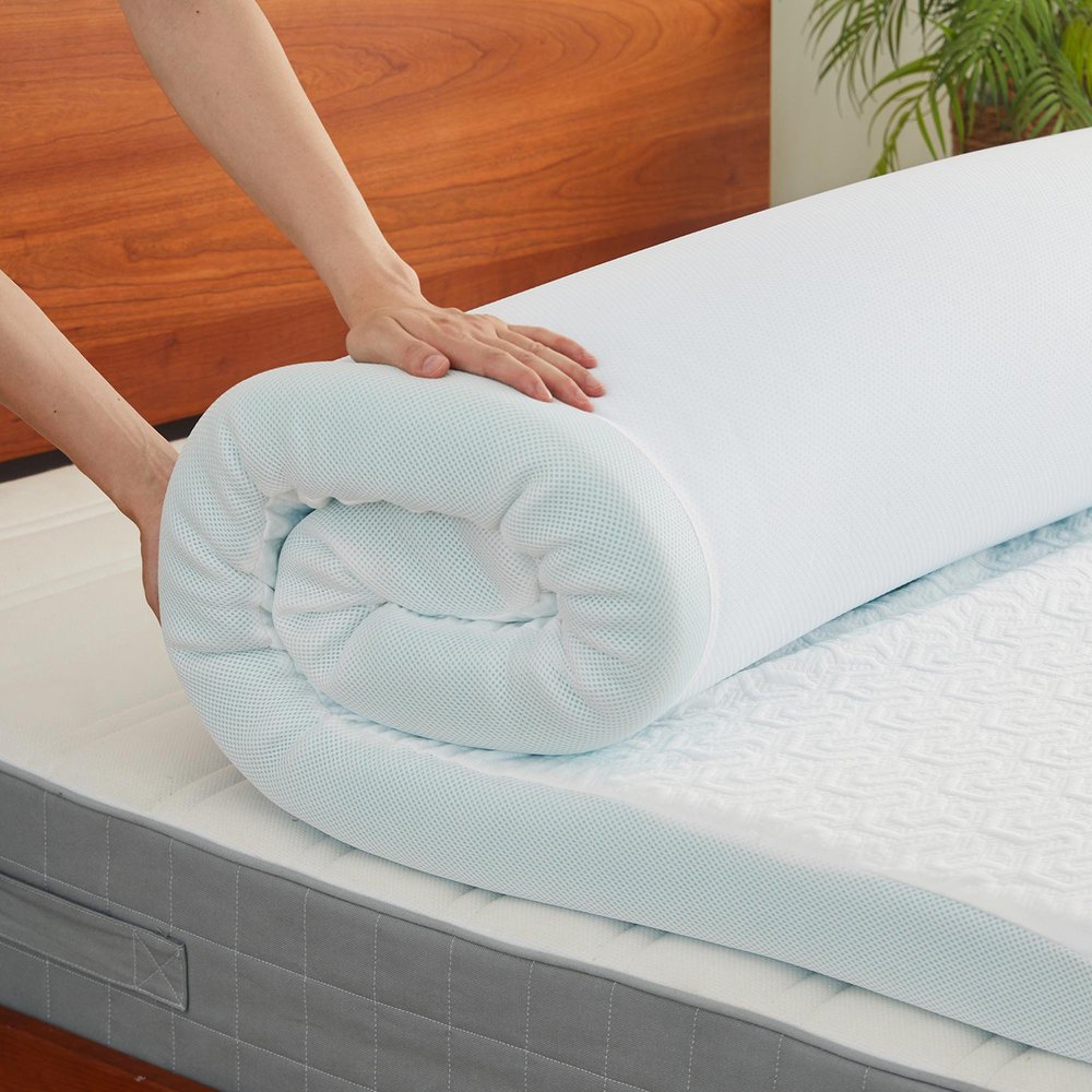 White Gel Memory Foam Cooling Water Resistant Queen Mattress Topper HomeRoots