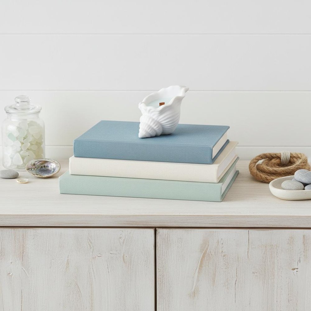 6" Light Blue Sea Salt And Orchid Scented Soy Wax Candle In White Resin Novelty Holder — view 12