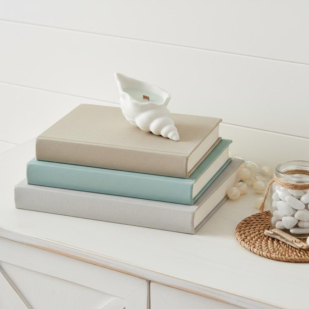 6" Light Blue Sea Salt And Orchid Scented Soy Wax Candle In White Resin Novelty Holder — view 18