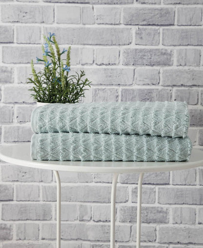 Set of Two White Geometric Turkish Cotton 27" X 54" Bath Towels HomeRoots